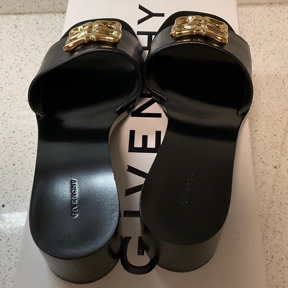 Givenchy 4G Baroque Black Slides with Gold Detailing - Picture 5 of 7